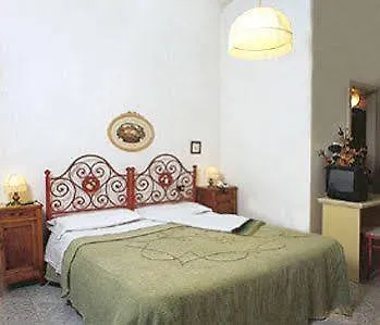 Mearini Hotel 2*